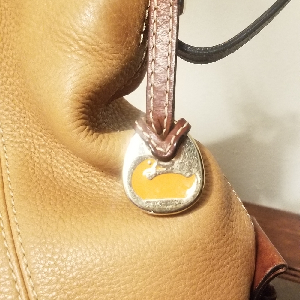 Dooney and bourke handbag - Picture 5 of 9